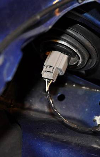 thumbnail interactive-video image 1 of Candle HID System H13-3 6000K Xenon Kit – High/Low Beam – For Caliber, Mustang 1 of 4